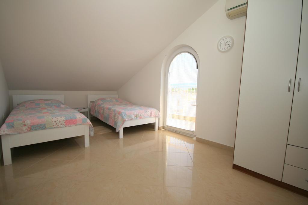 Apartment Mimoza 6, Baska, Krk Exteriör bild